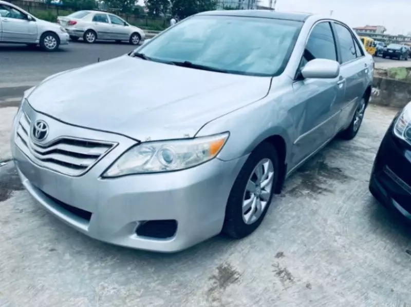 Toyota Camry   - 2010