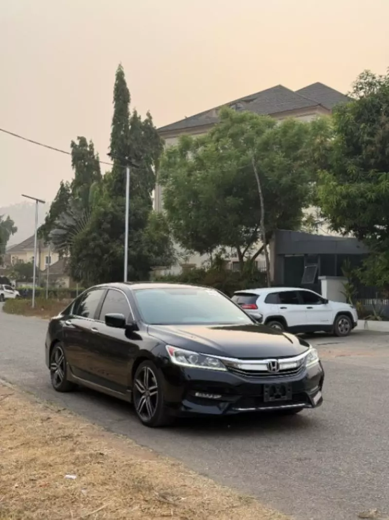 Honda Accord   - 2017