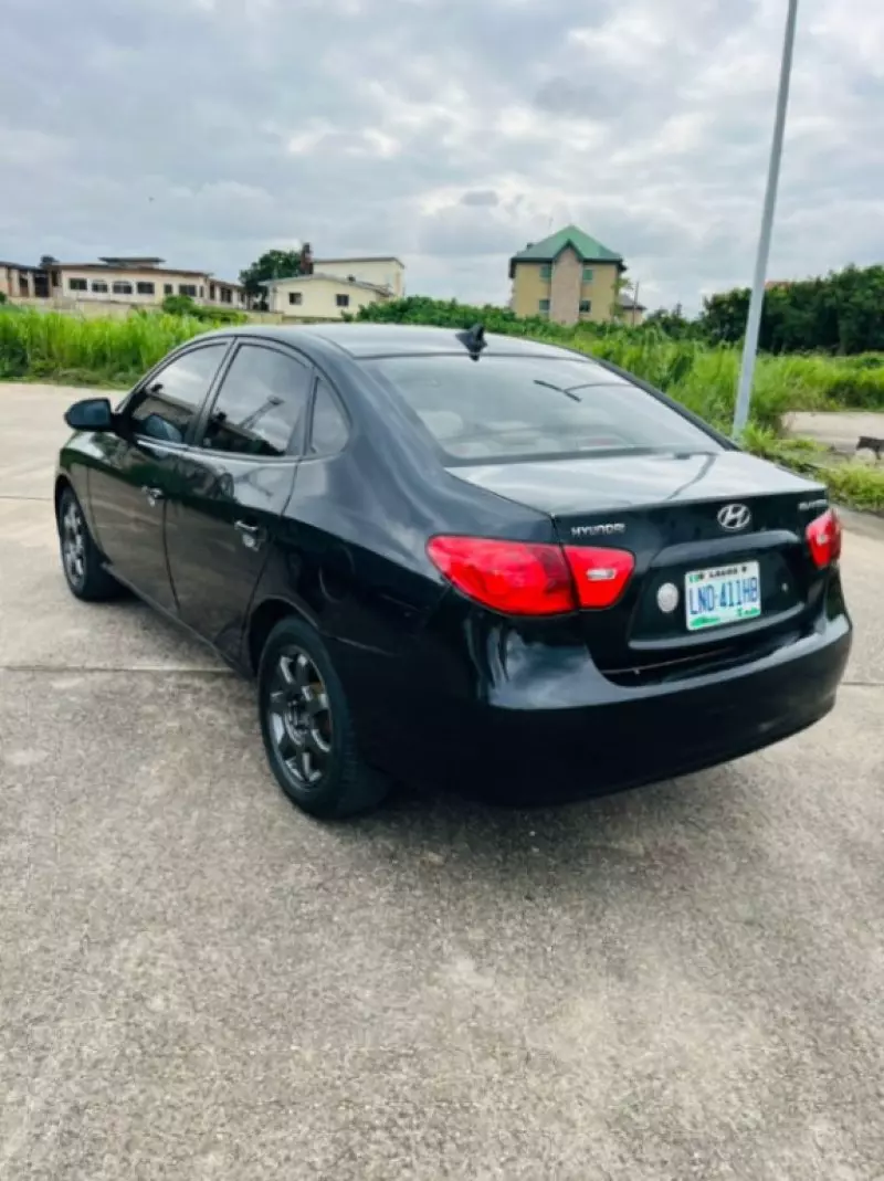 Hyundai Elantra   - 2011