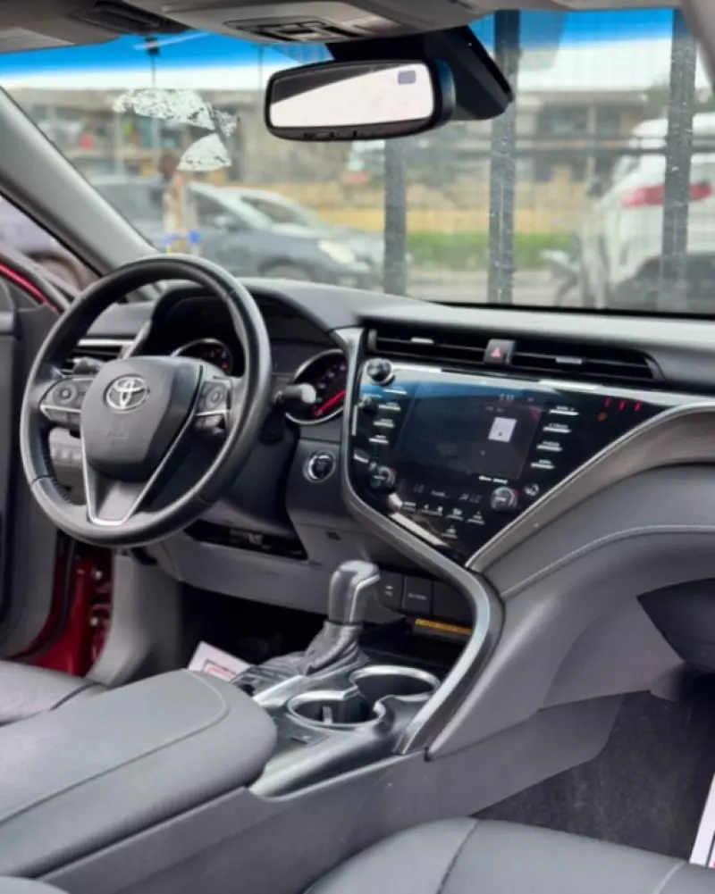 Toyota Camry   - 2018