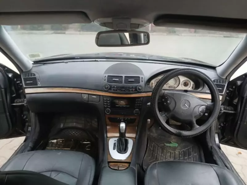 Mercedes-Benz E200   - 2008