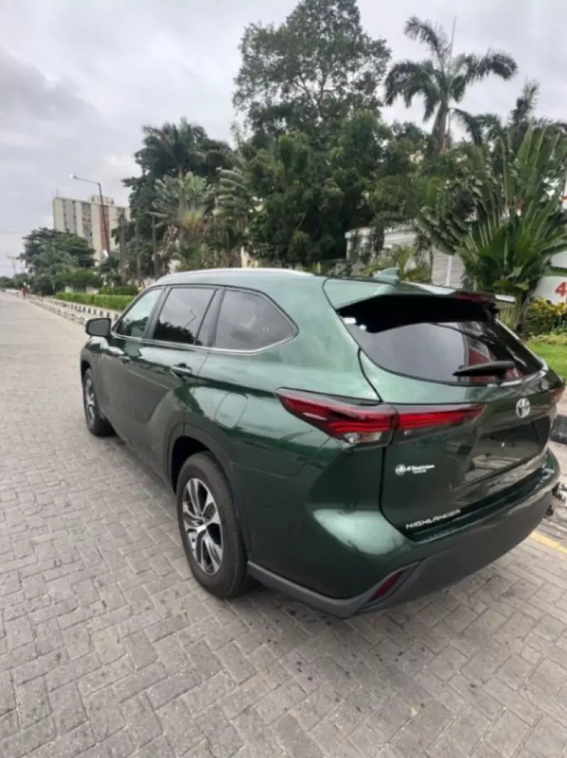 Toyota Highlander   -