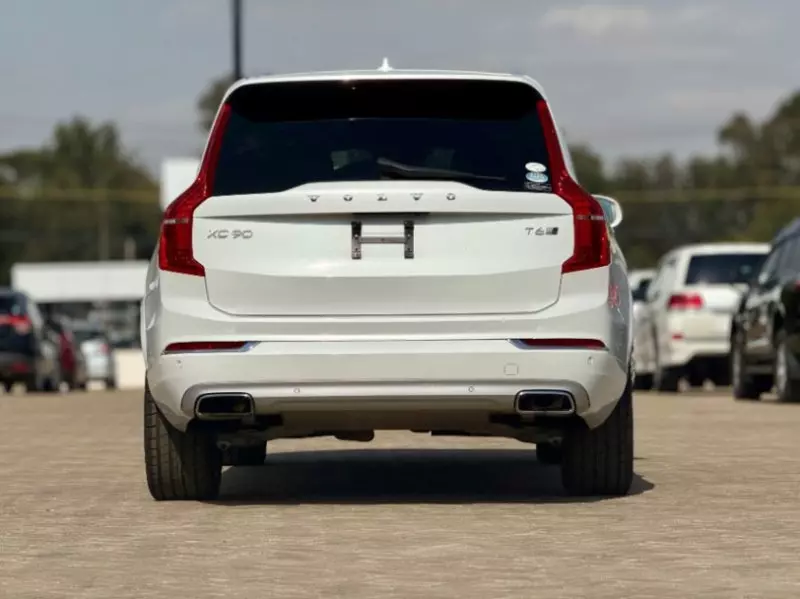 Volvo XC90   - 2018