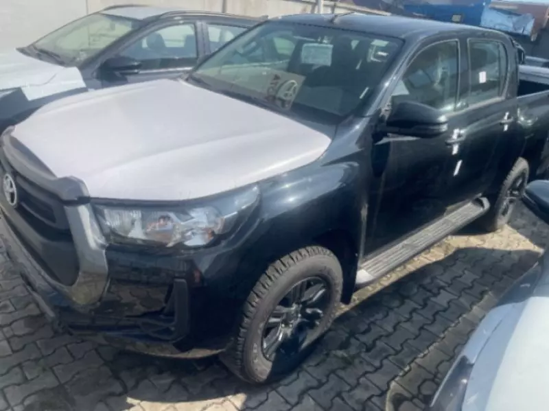 Toyota Hilux   - 2025