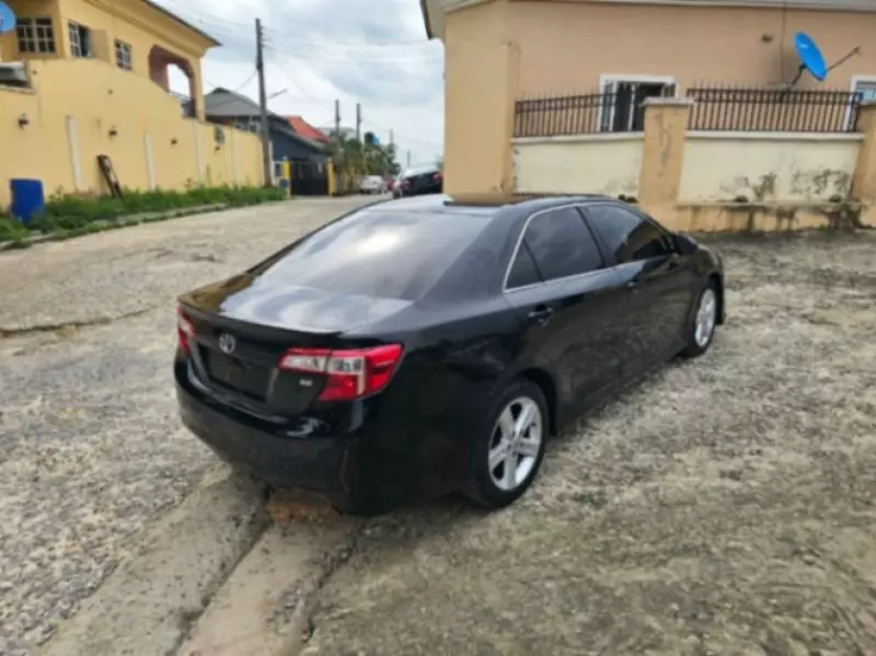 Toyota camry   - 2014