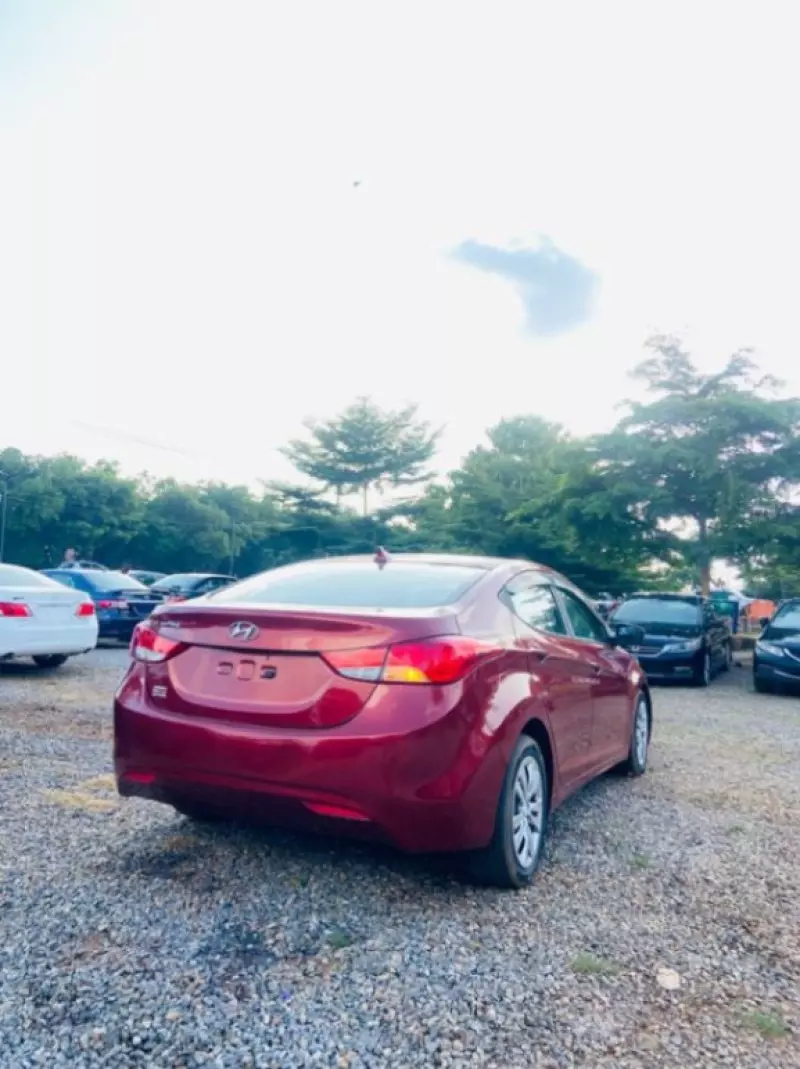 Hyundai ELANTRA CN7   - 2013