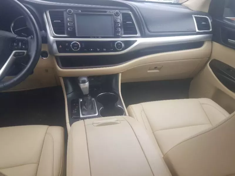Toyota Highlander   - 2019