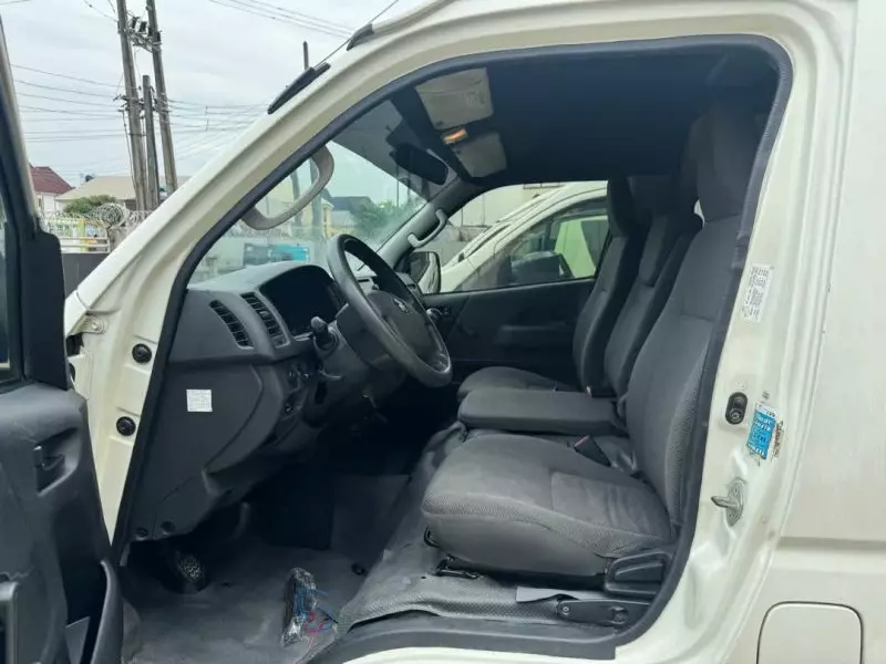 Toyota Hiace   - 2016