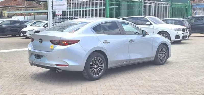 Mazda 3   - 2019