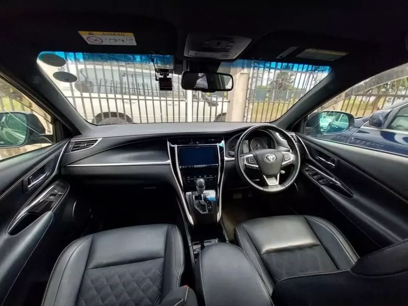 Toyota Harrier   - 2017