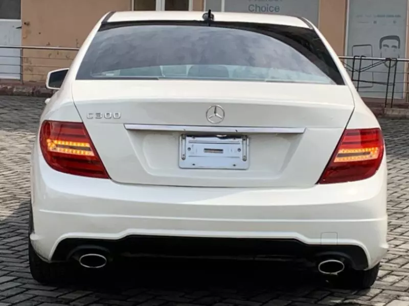 Mercedes-Benz C-Class   - 2010