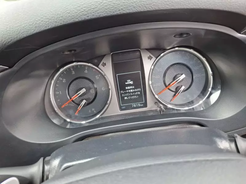 Toyota Hilux Revo    - 2025