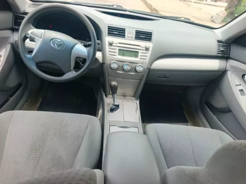 Toyota Camry   - 2010