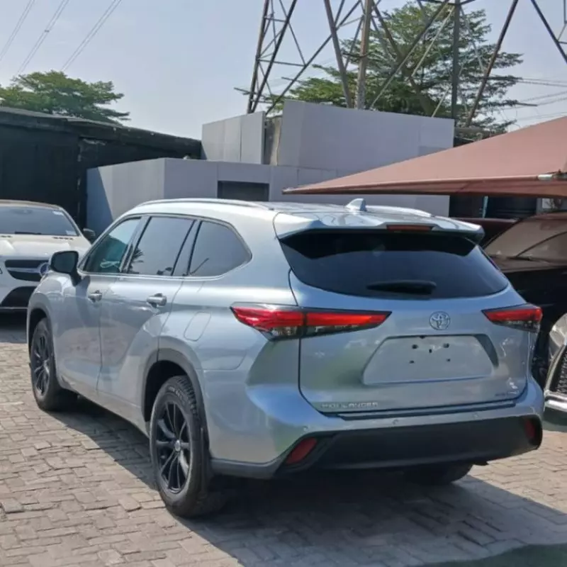 Toyota Highlander   - 2020