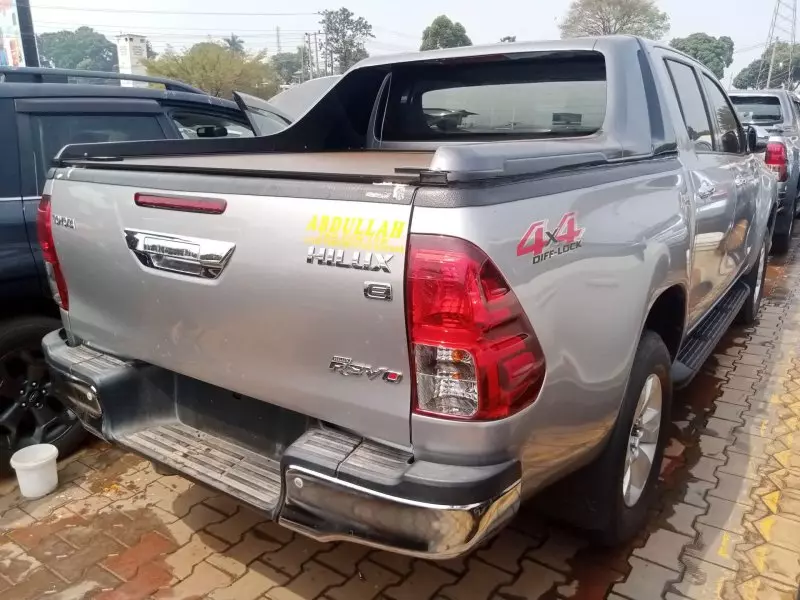 Toyota Hilux   - 2019