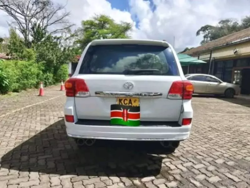 Toyota Land Cruiser   - 2010