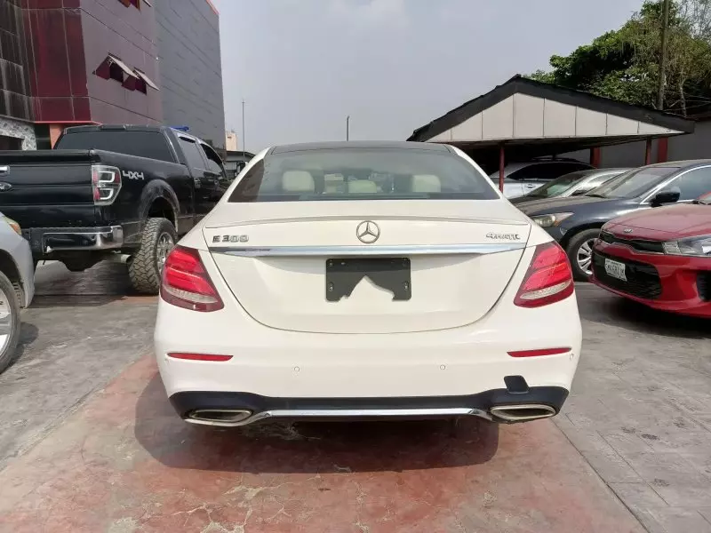 Mercedes-Benz E 300 - 2019