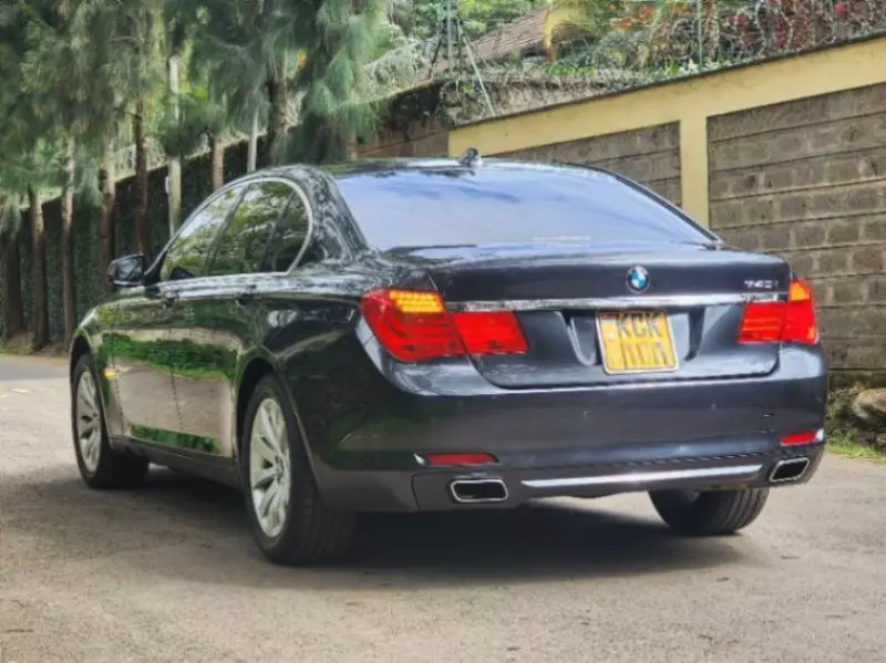 BMW 740 li   - 2010