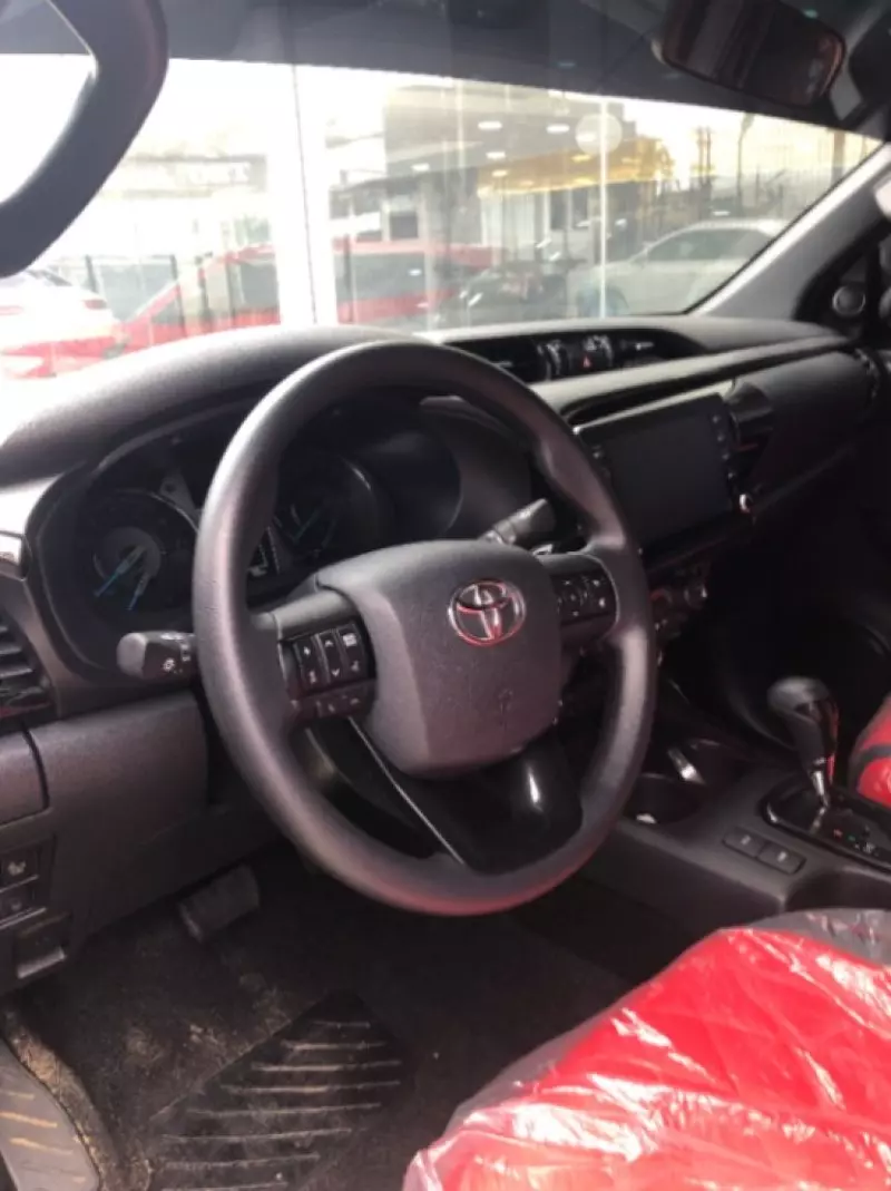 Toyota Hilux   - 2024