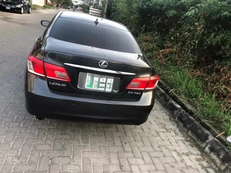 Lexus ES 350   - 2010
