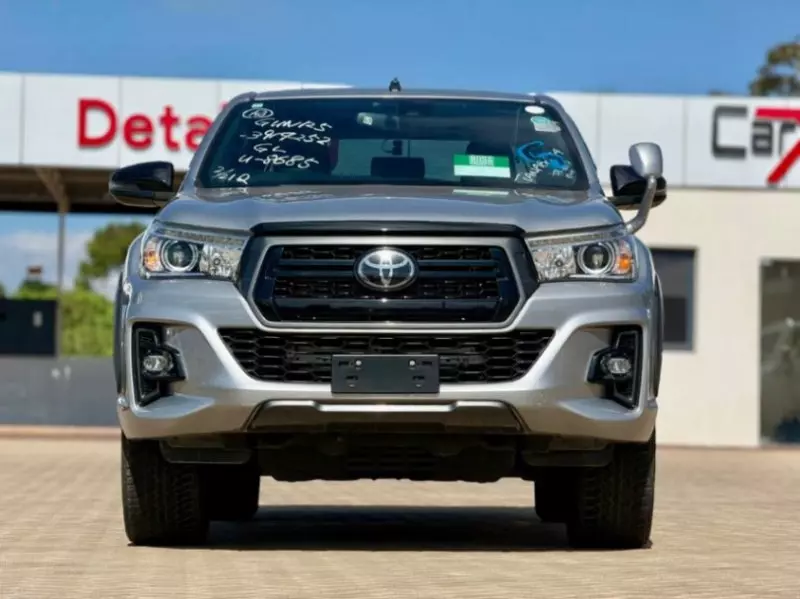Toyota Hilux   - 2019