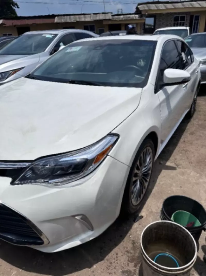 Toyota Avalon   - 2017