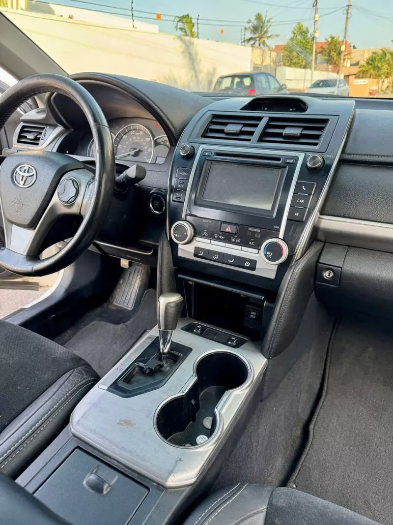 Toyota Camry   - 2013