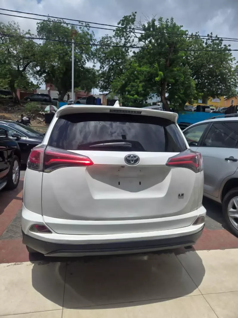 Toyota RAV4   - 2018