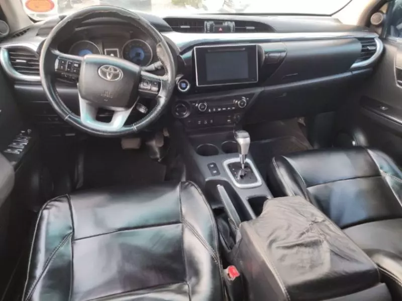 Toyota Hilux   - 2021