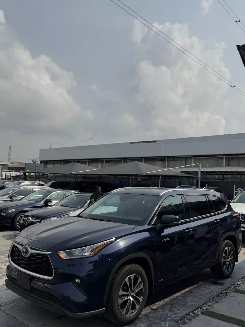 Toyota Highlander   - 2022