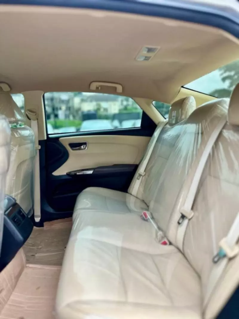 Toyota Avalon   - 2014