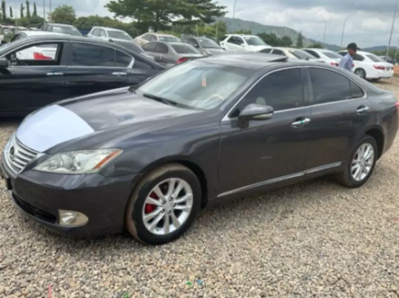 Lexus ES 350   - 2010