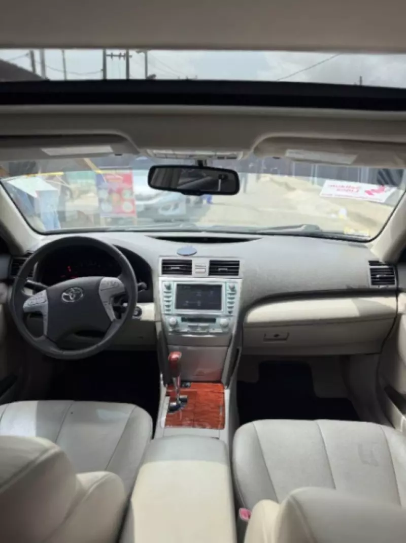Toyota Camry   - 2009