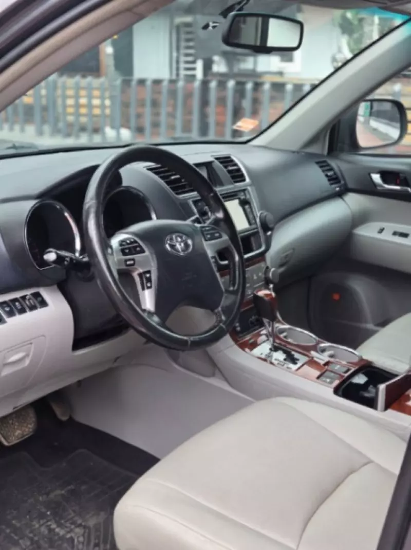 Toyota Highlander   - 2014