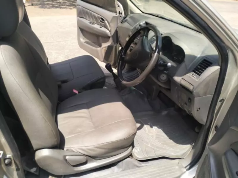 Toyota Hilux   - 2013
