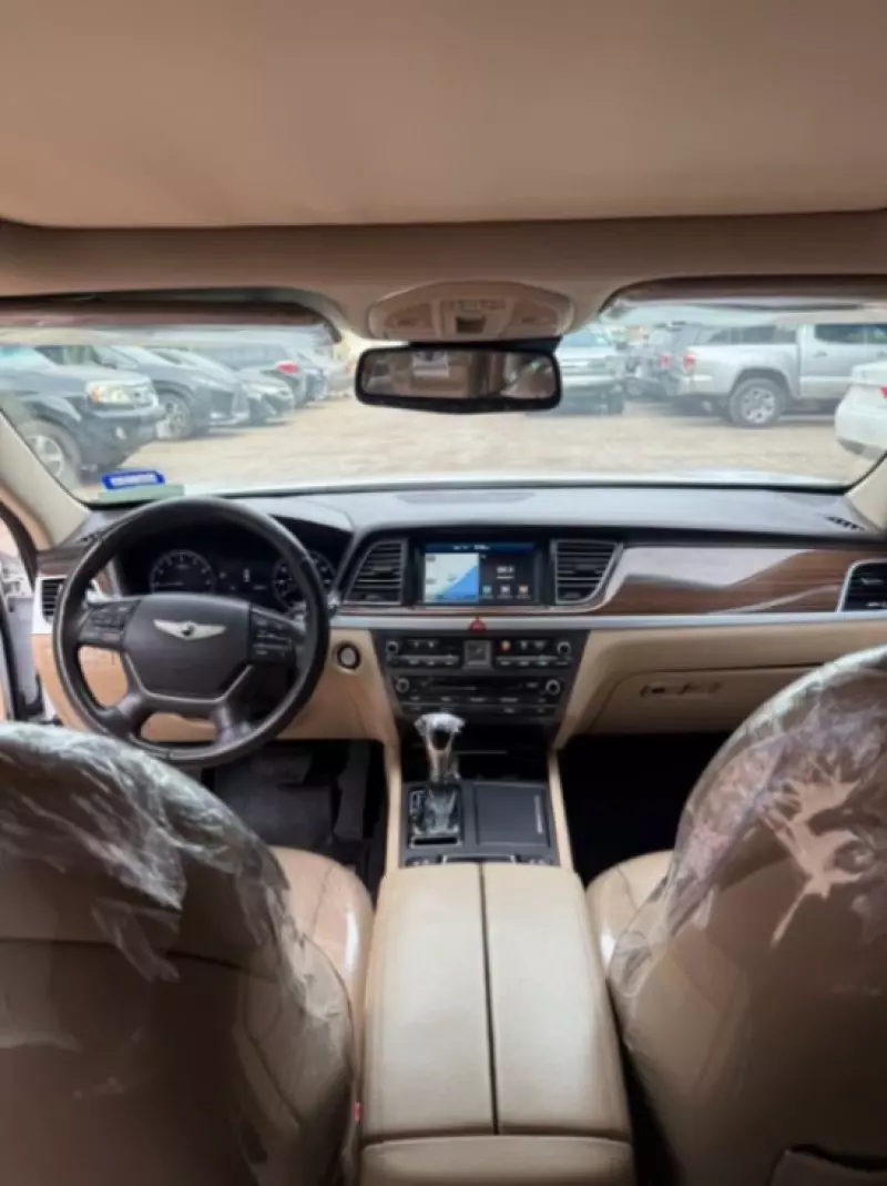 Hyundai Genesis - 2015