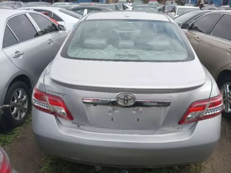 Toyota Camry   - 2010