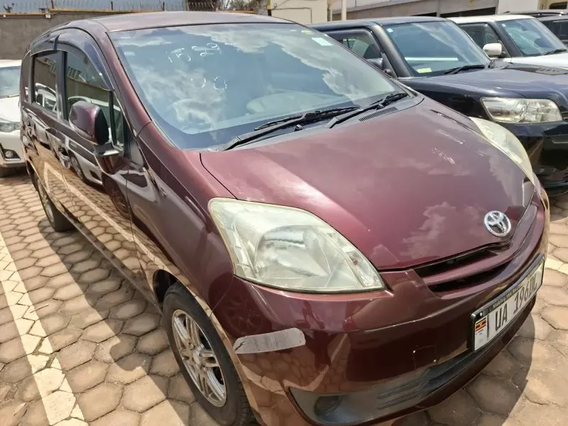 Toyota Passo Sette   - 2012