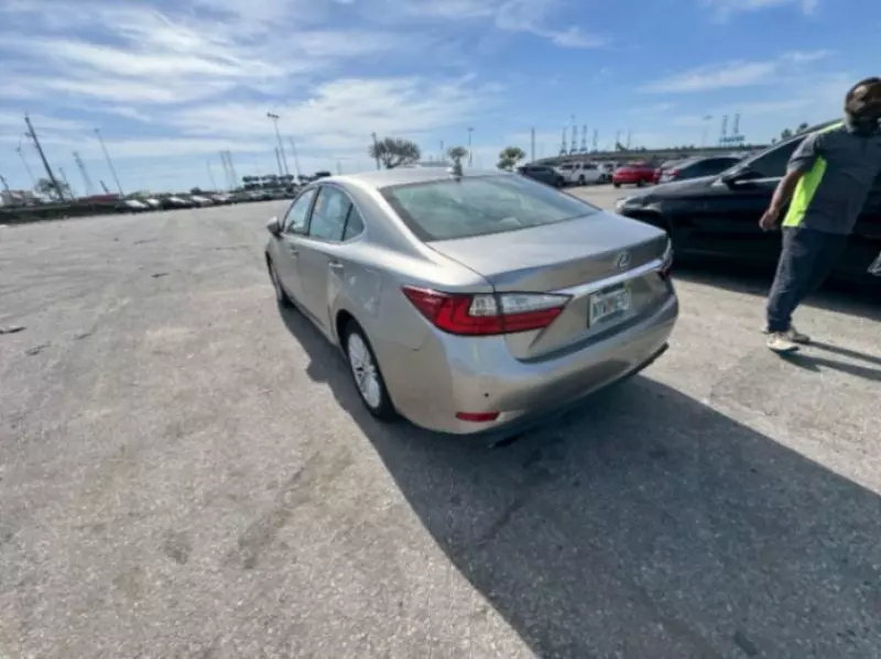 Lexus ES 330   - 2017