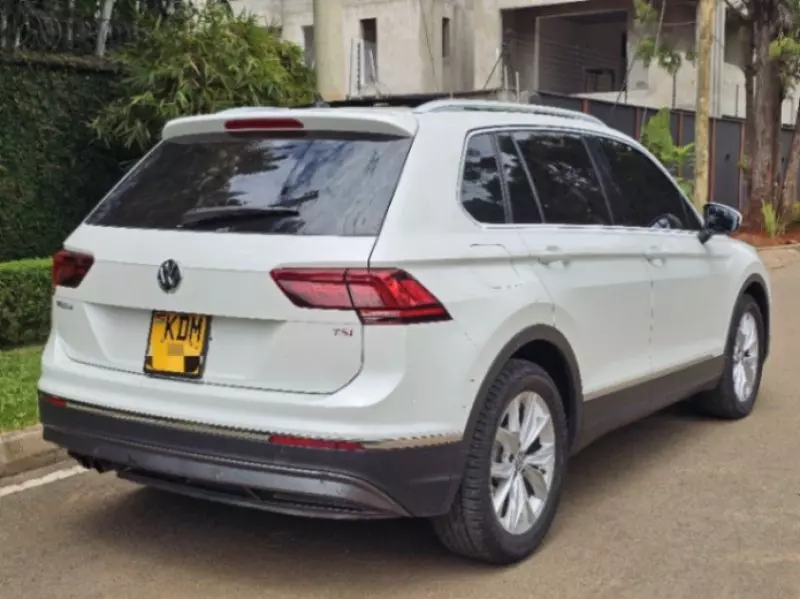 Volkswagen Tiguan   - 2017
