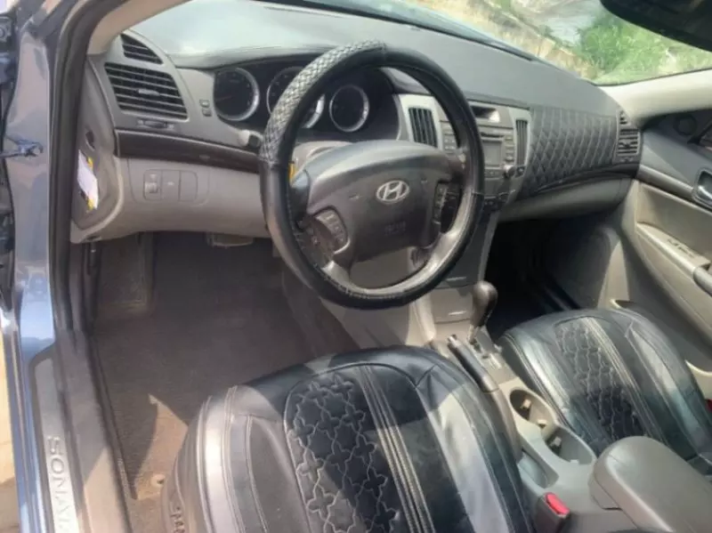 Hyundai Sonata   - 2010