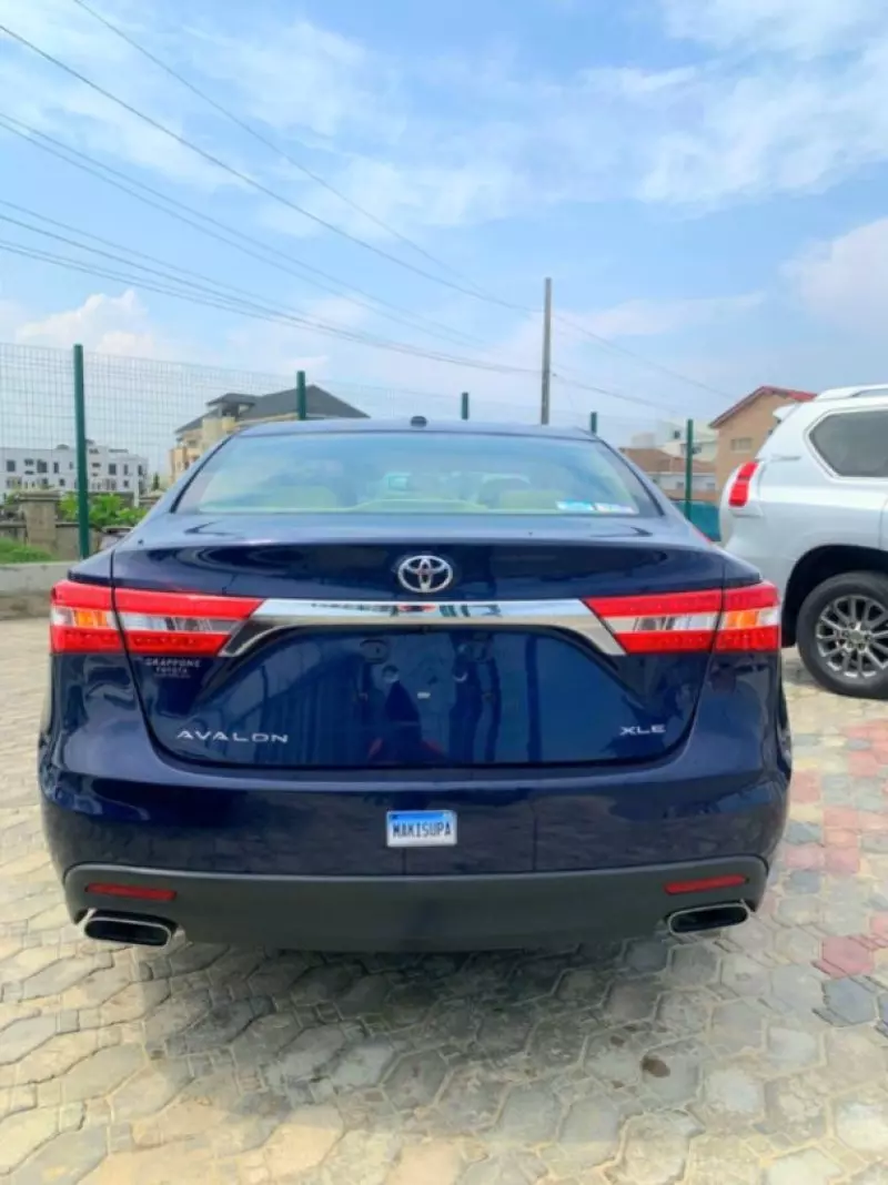 Toyota Avalon   - 2013