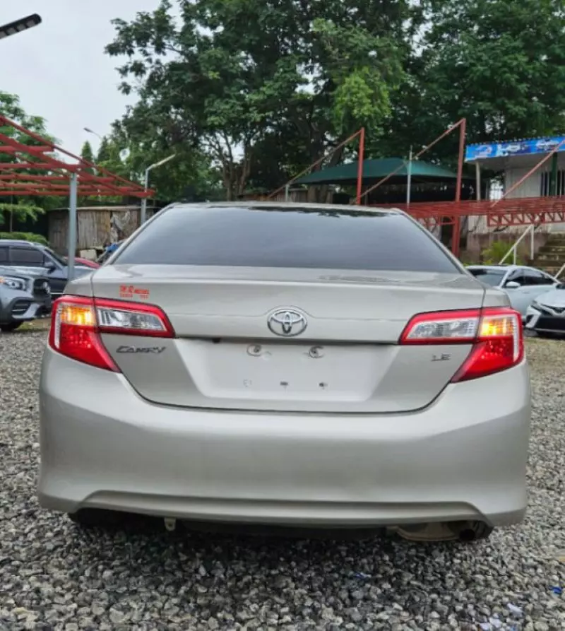 Toyota Camry   - 2014