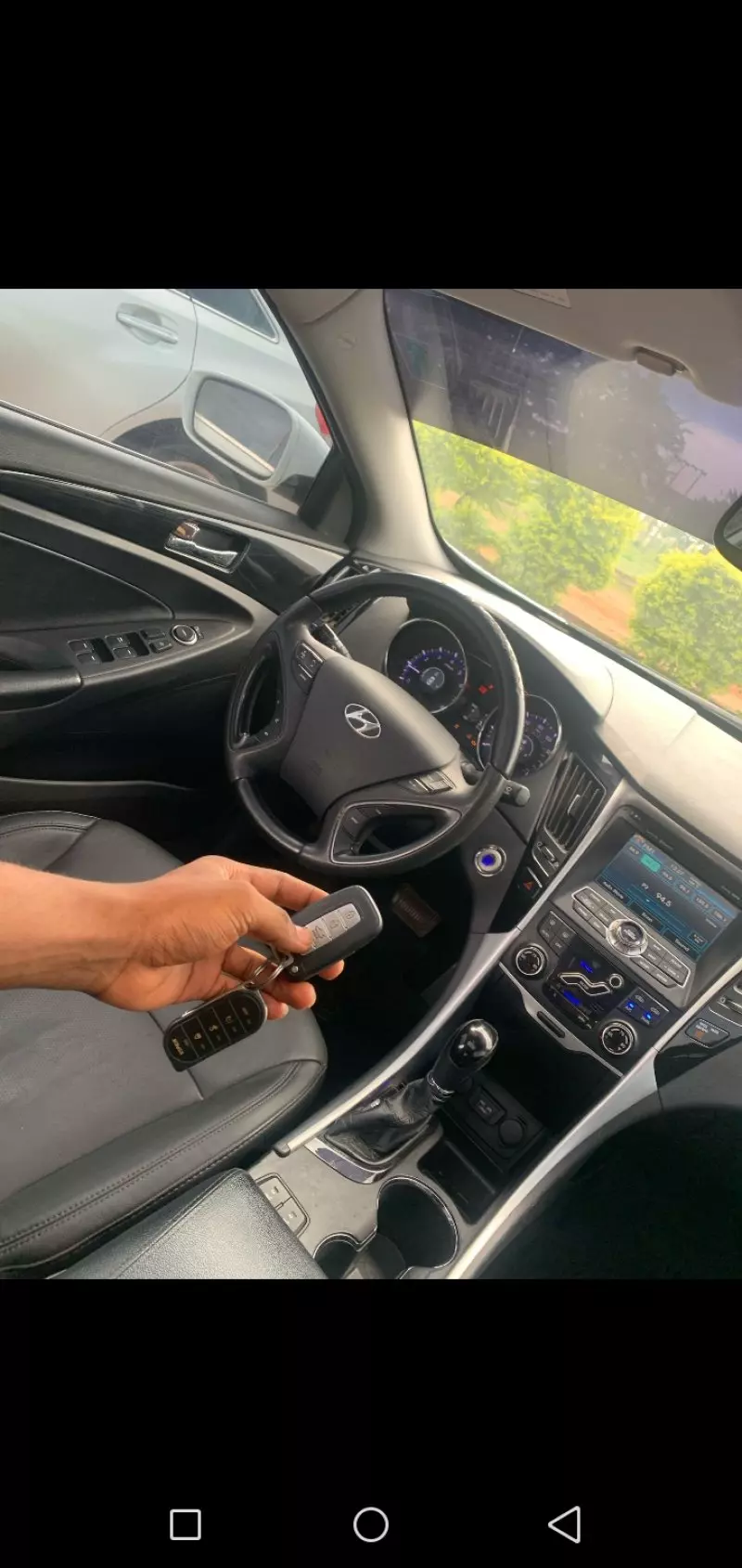 Hyundai Sonata   - 2011