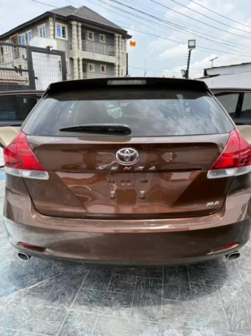 Toyota Venza   - 2014