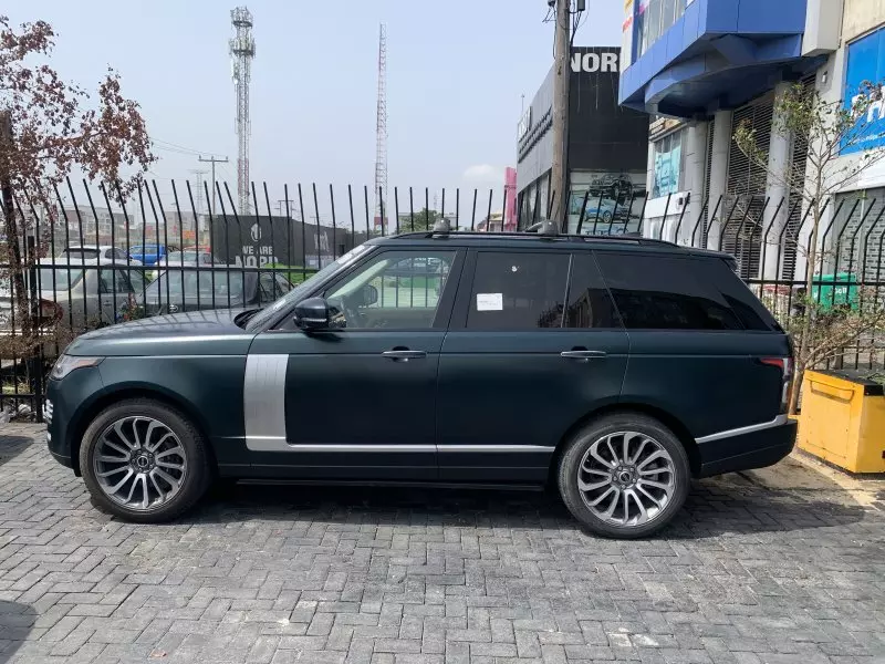 RANGE ROVER Autobiography