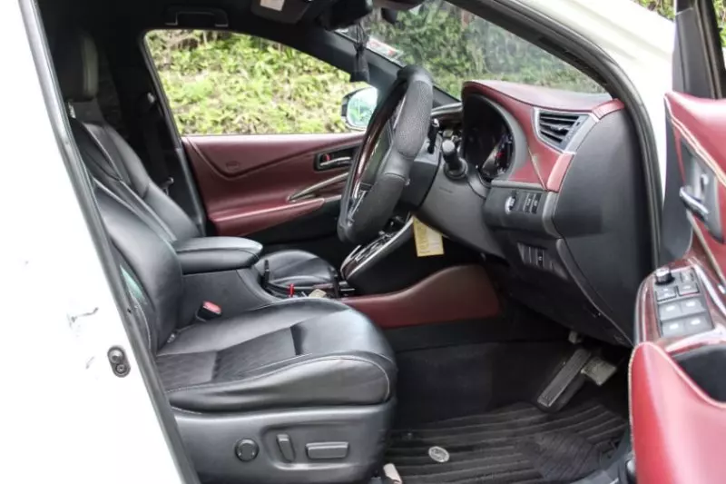 Toyota Harrier   - 2017