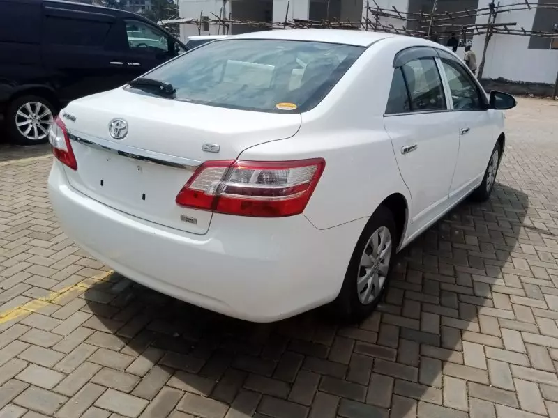 Toyota Premio    - 2013