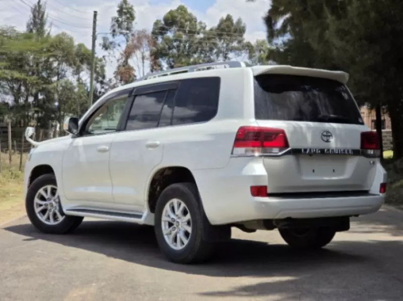 Toyota Land Cruiser V8   - 2020