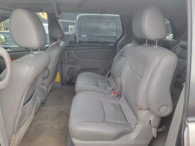 Toyota Sienna   - 2010